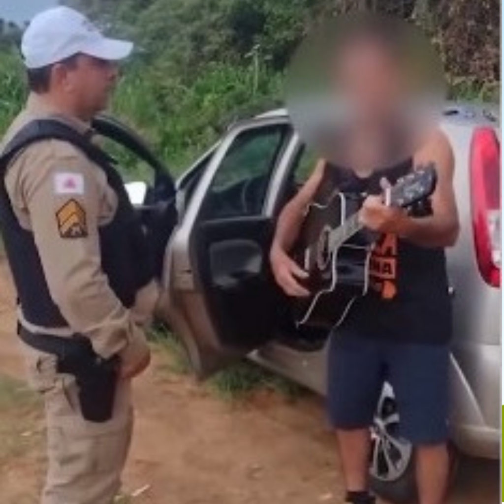 Antes de ser preso, motorista embriagado canta para Policial